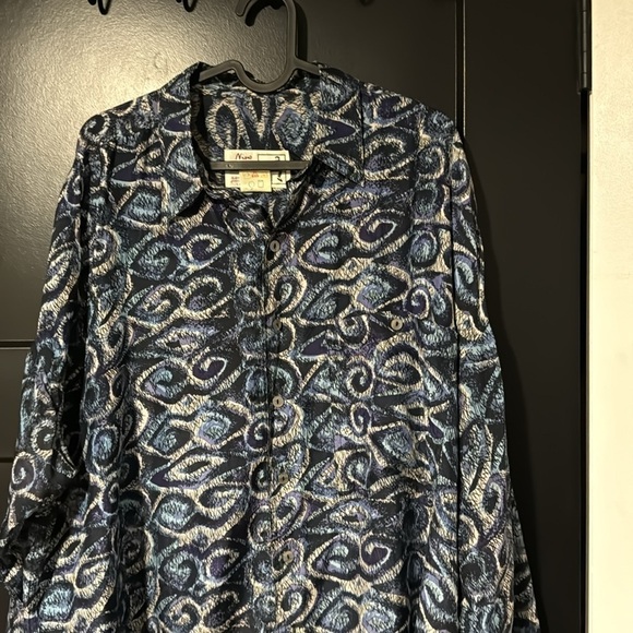 Nino Foriero 100% silk Blue and Purple Watercolor Printed Buttondown Longsleeve - Picture 2 of 8